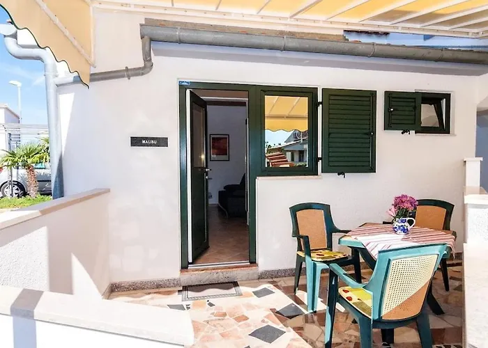 In With 1 Bedroom Будинок відпочинку *