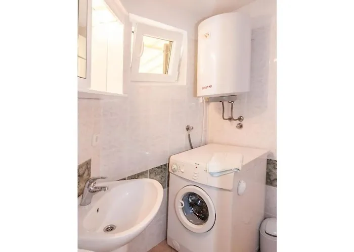 Будинок відпочинку In With 1 Bedroom Пореч