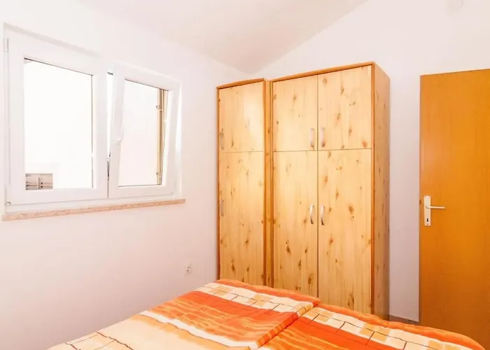 In With 1 Bedroom بوريتش