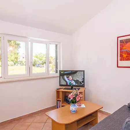 In With 1 Bedroom Ferienhaus Poreč